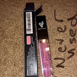 Younique lucrative lip gloss